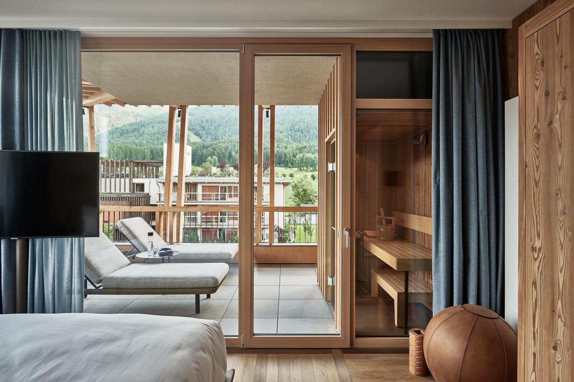 Falkensteiner Hotel Kronplatz - The Leading Hotels Of The World (Adults Only) Riscone Exterior foto A room at the Hotel 7132 Summit