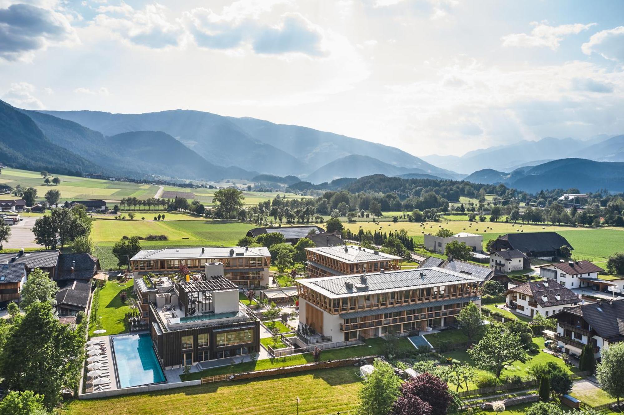 Falkensteiner Hotel Kronplatz - The Leading Hotels Of The World (Adults Only) Riscone Exterior foto The campus of the University of Applied Sciences Kufstein