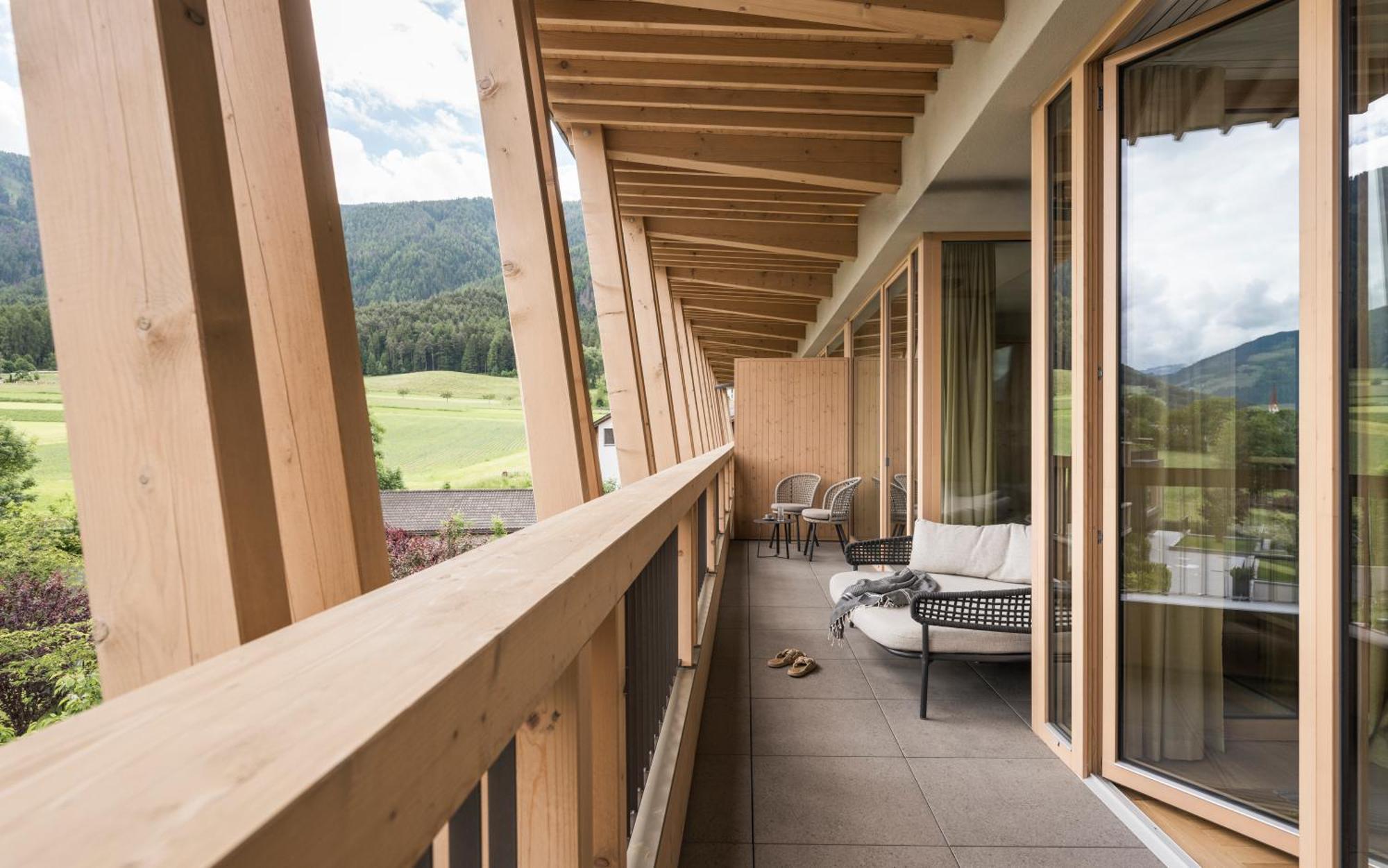 Falkensteiner Hotel Kronplatz - The Leading Hotels Of The World (Adults Only) Riscone Quarto foto The balcony of a suite