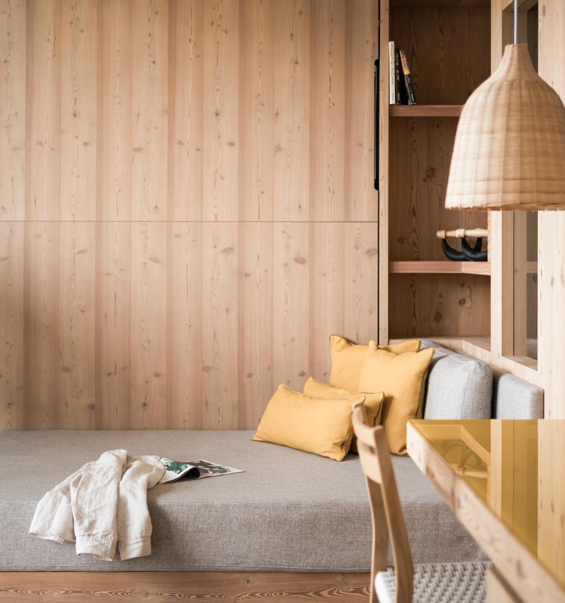 Falkensteiner Hotel Kronplatz - The Leading Hotels Of The World (Adults Only) Riscone Quarto foto A wall panel made of wood