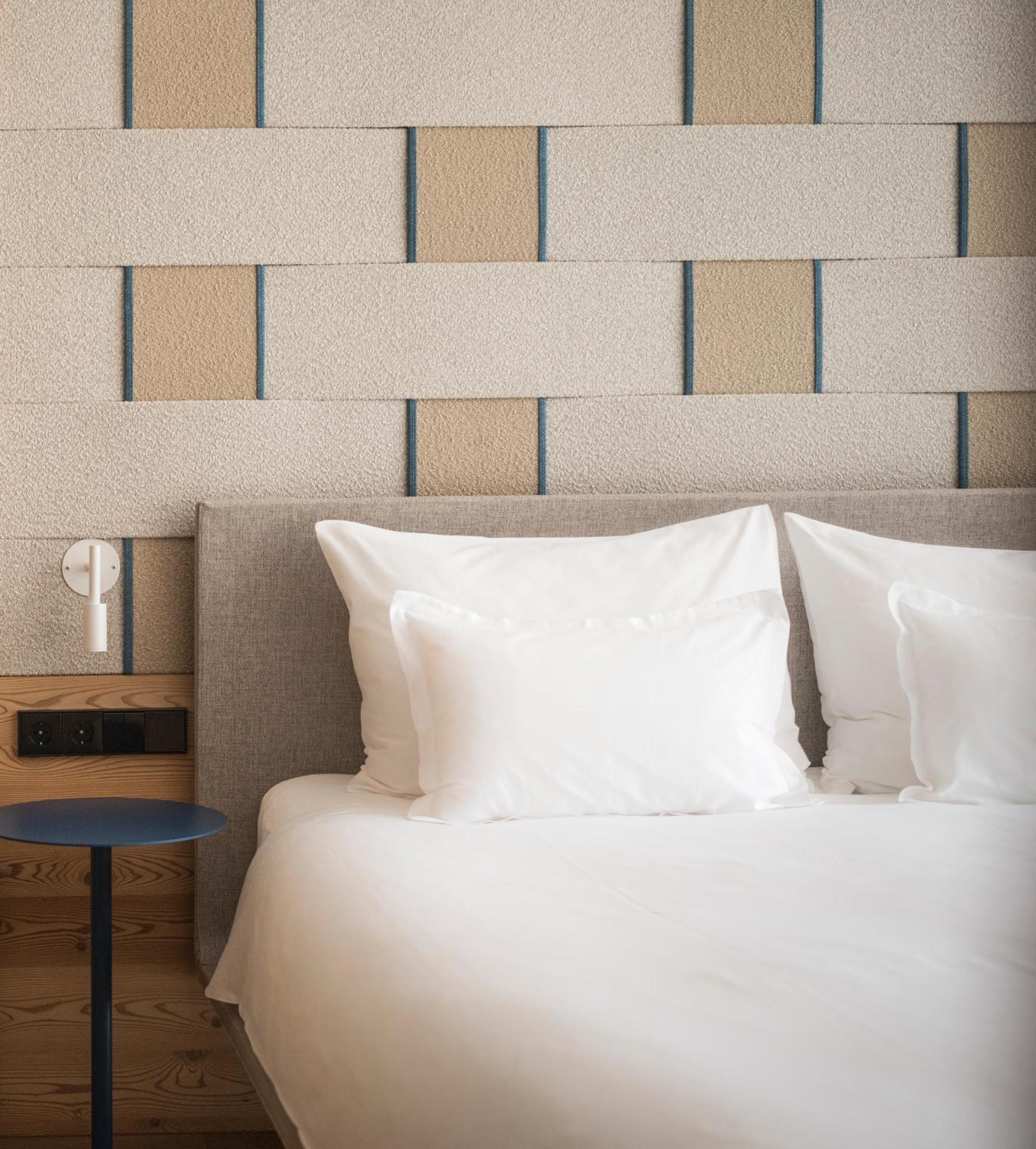 Falkensteiner Hotel Kronplatz - The Leading Hotels Of The World (Adults Only) Riscone Quarto foto A bed with two pillows